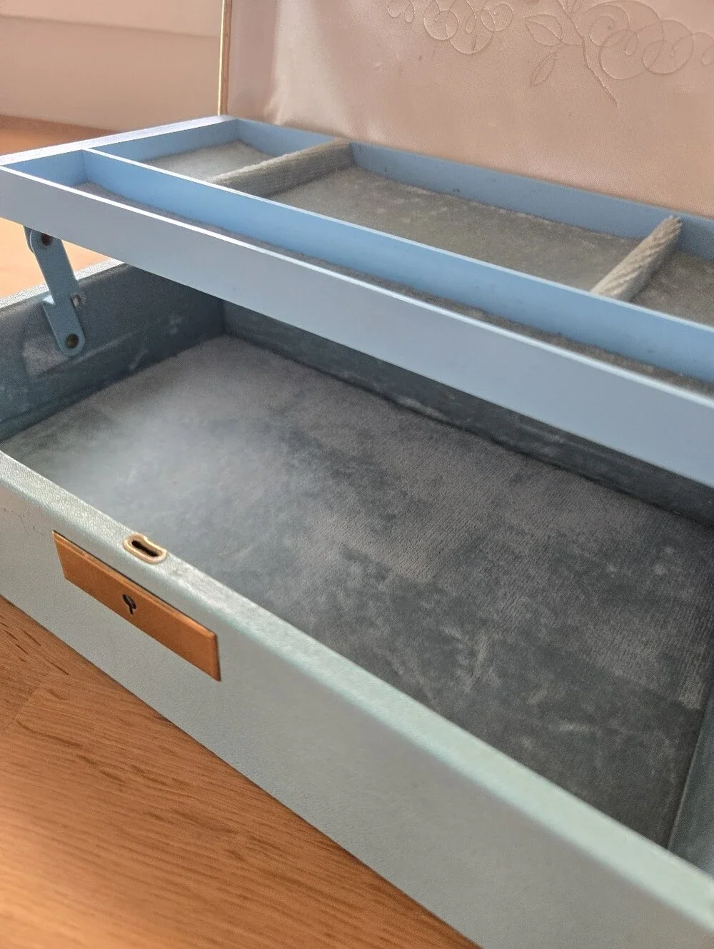 Vintage Farrington Mid Century Blue Texol Cantilever Jewelry Box Vanity Case